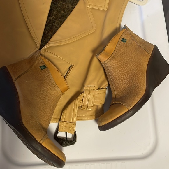 Vintage Italian leather vest in camel tan - Picture 7 of 7